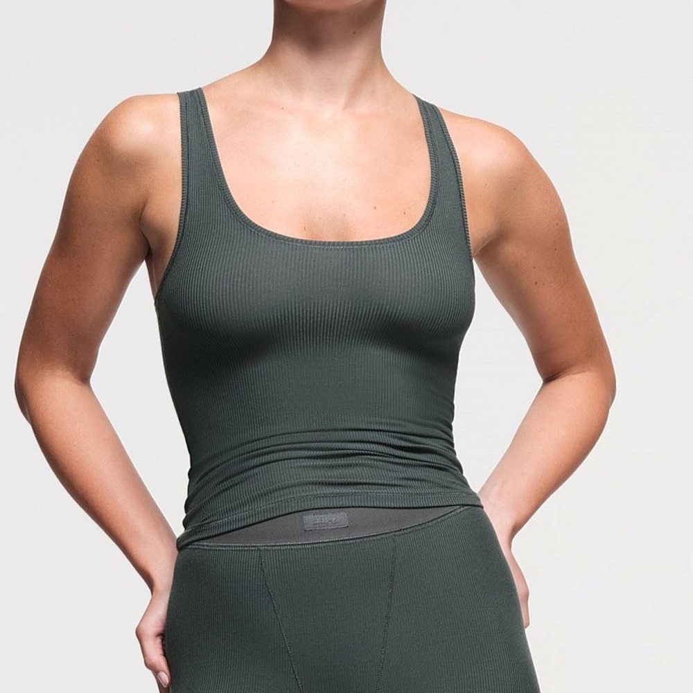 SKIMS soft lounge tank graphite